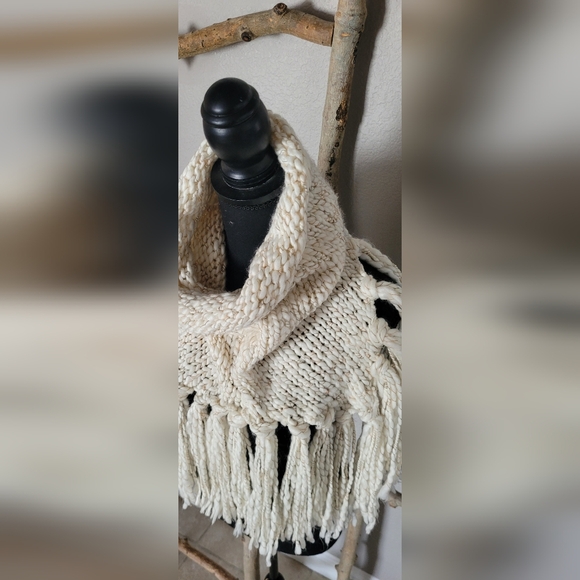 Infinity Fringe Scarf - Picture 5 of 8